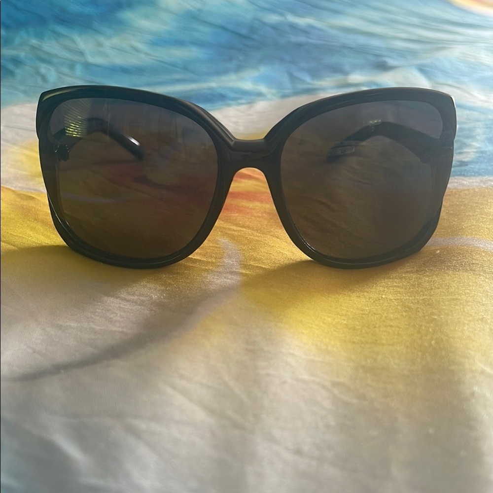 Elegant Black Sunglasses